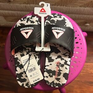 Women’s Reebok slides size 7